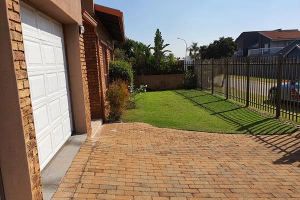 Situated in a secluded horse shoe setup, in one of the prime areas in Lenasia South.
Upon entering from the front door, you are welcome ...