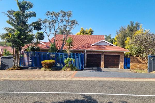 This family home is situated in close perimeter and within walking distance from a well-known nursery school and the Steiltes Spar ...