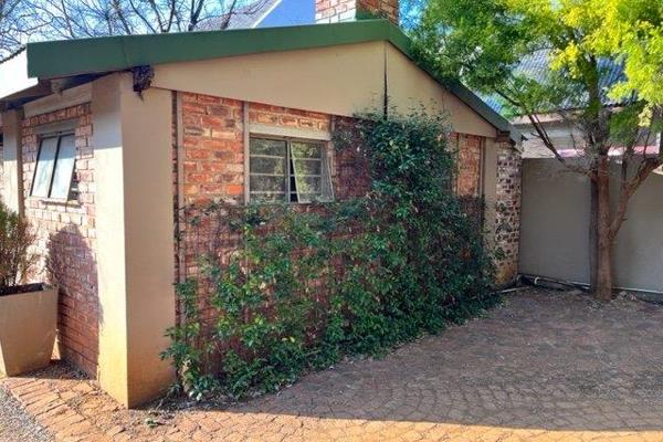 This is a neat and very nice student house walking distance from the Puk.  It offers 3 rooms, two bathrooms, an open plan lounge and ...