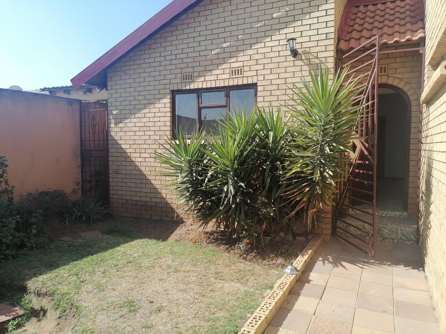 Meadowlands Property Houses for sale in Meadowlands Page 2