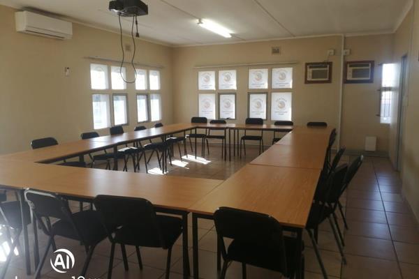 Offices &amp; training centre of 120 m with 3 offices near Tanner Road, a boardroom, a storeroom, kitchen, airconditioned, a common ...