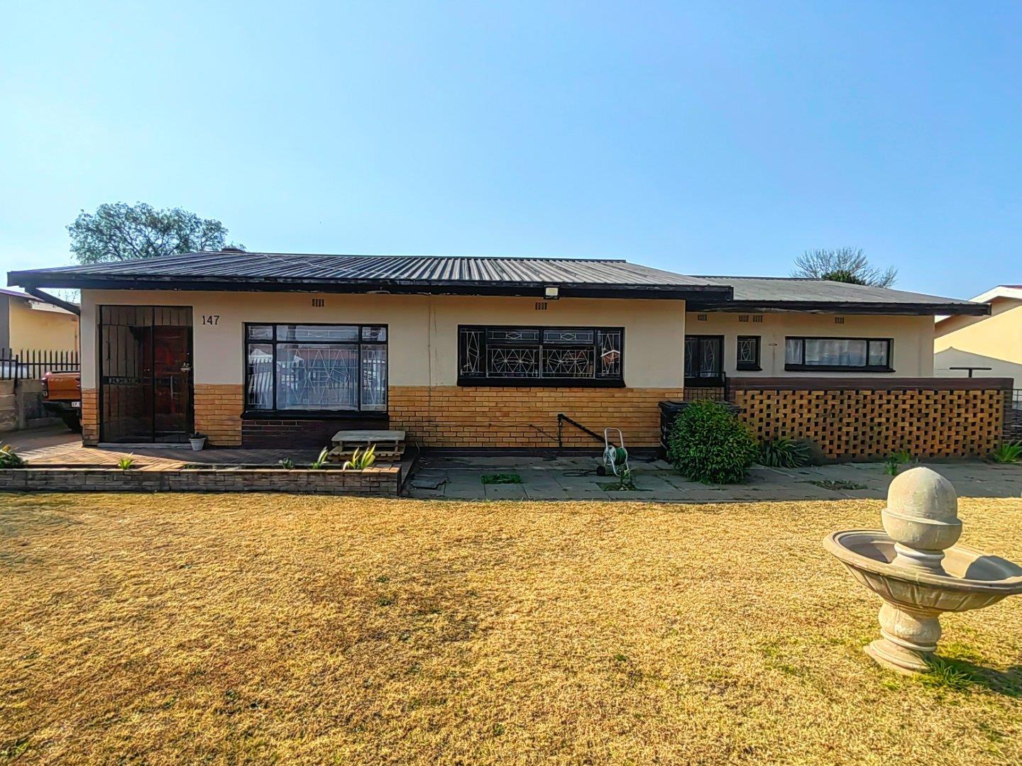 3 Bedroom House for sale in Strubenvale P24113346627