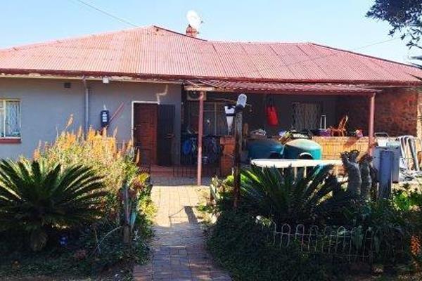 Small holding for sale Hartbeespoort

This small holding is situated in Schurveberg.  This property of 5,9Ha is in the market and ...