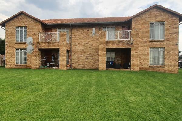 Ina. secure complex!

This upstairs unit offers you an open plan kitchen with plenty ...