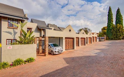 3 Bedroom Townhouse for sale in Glen Marais