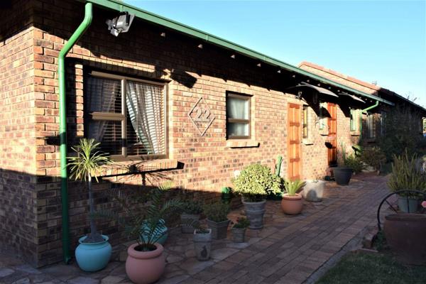 Cozy two bedroom townhouse in a very popular complex in upper Rensburg.

The two bedroom property has a modern bathroom, kitchen with ...