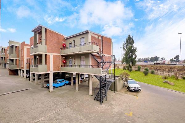 Situated on the First floor in a secure complex that is close to retail centres, schools and is 15 minutes away from Sandton CBD.

This ...