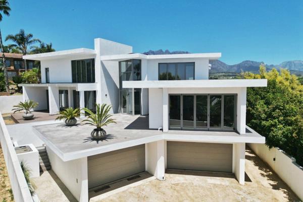 Introducing this gorgeous luxury home nestled in the captivating Winelands town of ...