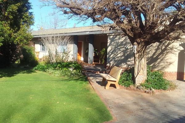This IS AN ideal home FOR THE large AND EXTENDED FAMILY 

IS OUMA LIVING WITH YOU - THEN THIS IS THE IDEAL HOUSE 

This Ideal 5 ...