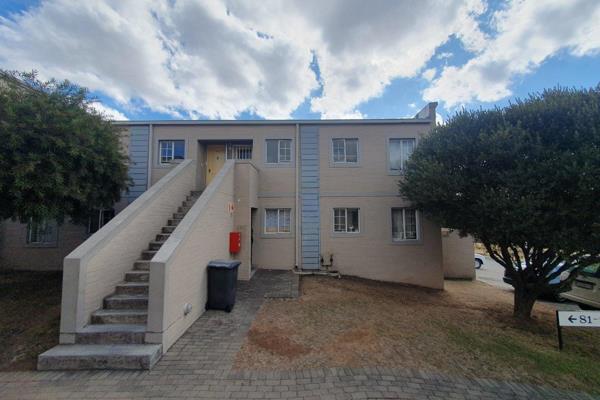 Very well sized 2 bedroom apartment in secure complex.
Ground floor with covered parking.
Open plan lounge and dining room.
Kitchen ...