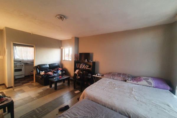 Here we have a spacious 36 sqm bachelor pad. This flat is in fair condition on the 6th ...