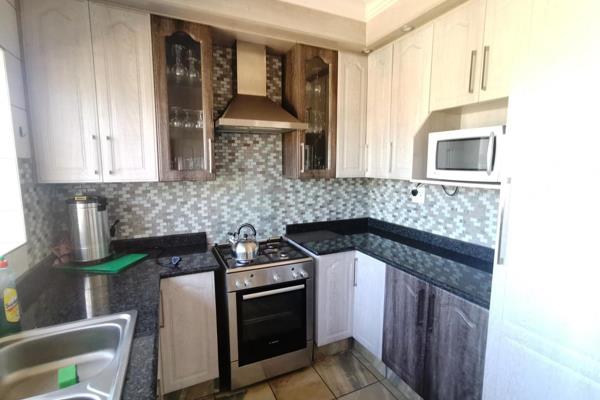 Prime location on a huge corner stand !

Brand new modern kitchen !

Newly upgraded ...