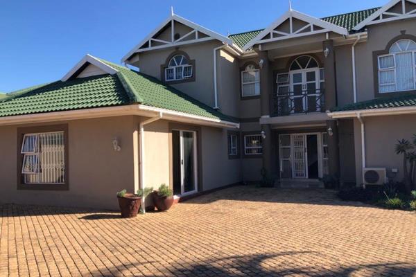 Modern spacious home in a secure, sought after location, offers open plan living with ample space for a large or an extended family. ...