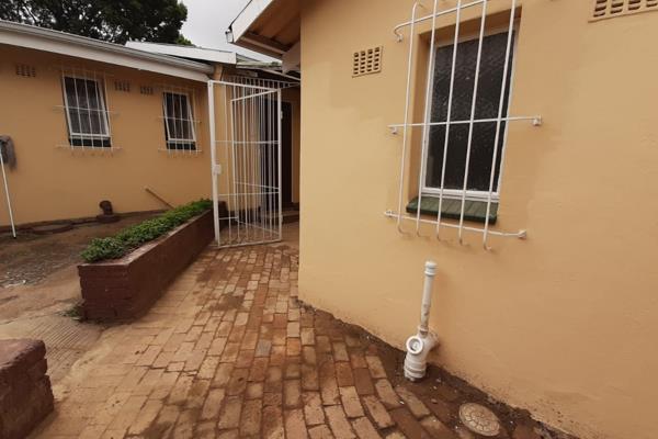 A spacious room to rent in a shared house. The bathroom will be shared with 1 other person. The kitchen is communal. The bedroom is big ...