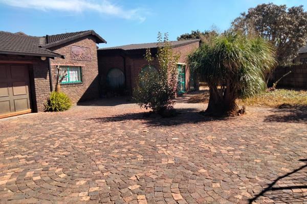 Safety and security in a sought-after complex in Brakpan.
Gated community in Dalpark, stone-through away from Carnival Mall
This face ...