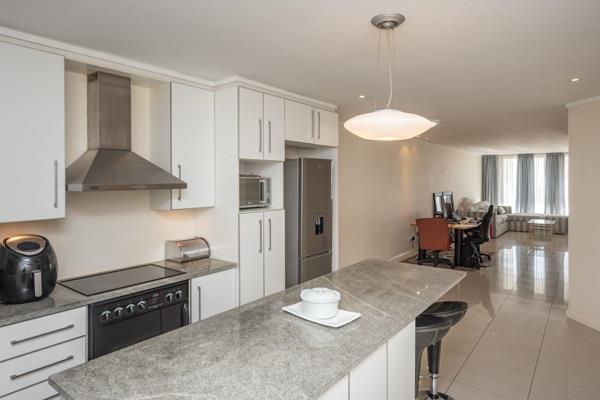 Come over and view this stunning open planned apartment.

Excellently laid out with an ...