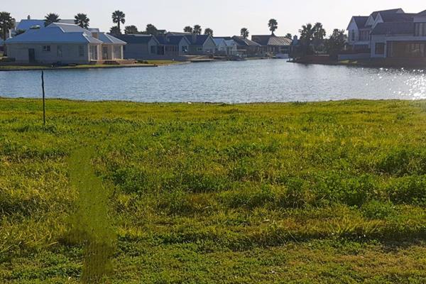 This spacious panoramic waterfront vacant land (stand 17) offers you the opportunity to build your own home, situated in the Phase 3 of ...