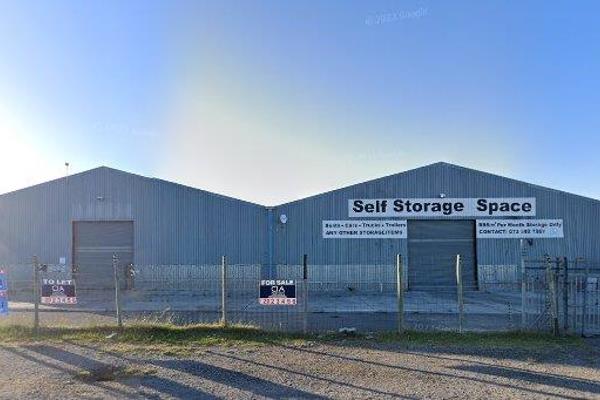 This factory is currently leased and available for investment purchase. Located in Broadlands, the warehouse covers an area of 3,919 ...