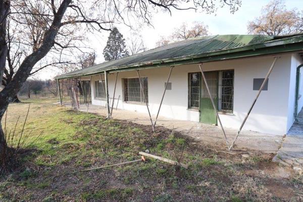 Take note that the property is being renovated at this stage, and busy with some TLC.

This house gives you, 3 Bedrooms, 1 Bathroom ...