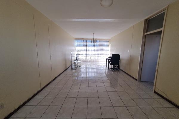 Here we have a spacious 109 sqm 2.5 bedroom apartment. This unit is in good condition on ...