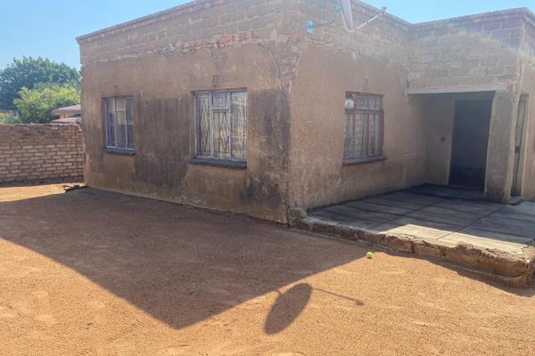 This property is good business investment
It has 2 bedrooms
Kitchen
Huge Lounge
Large Bathroom

Very close to  Soshanguve  ...