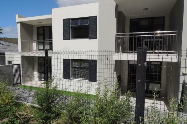 SOLE MANDATE

This 125 square meter apartment consist of three large bedrooms, two spacious bathrooms, very modern open plan kitchen ...