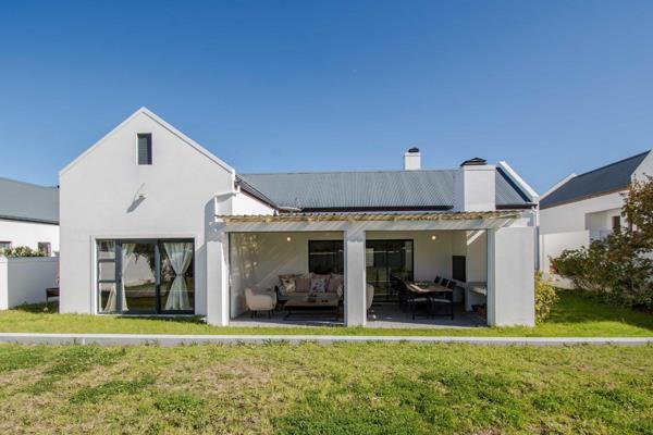 If you are looking for Security, living amongst Vineyards and have enough space for the whole family, look no further. Three bedrooms ...