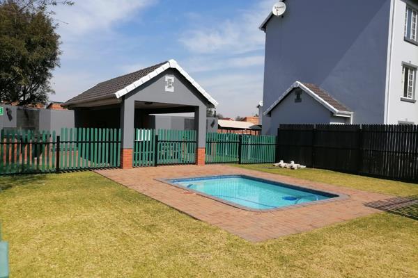 Suburb: Brentwood, Benoni

This unit is situated in the Security Complex Villa Victoria on the 1st floor with a Large Balcony to ...