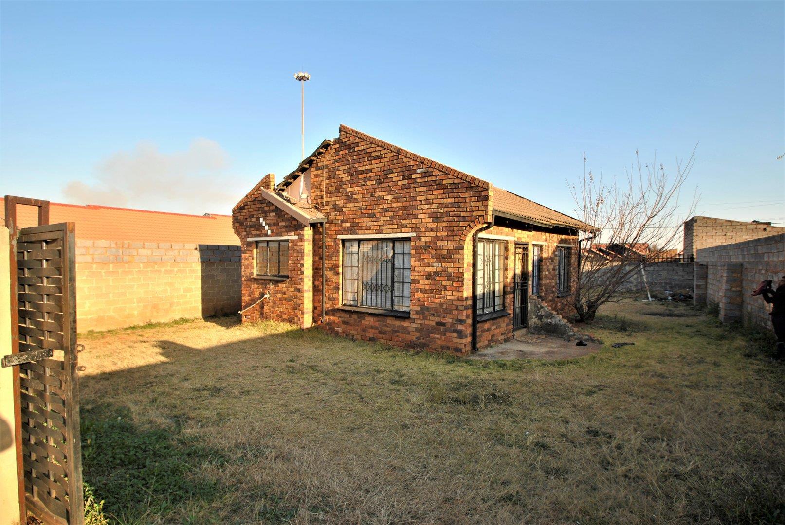 3 Bedroom House For Sale In Zulu Section P24 113061494   312855732