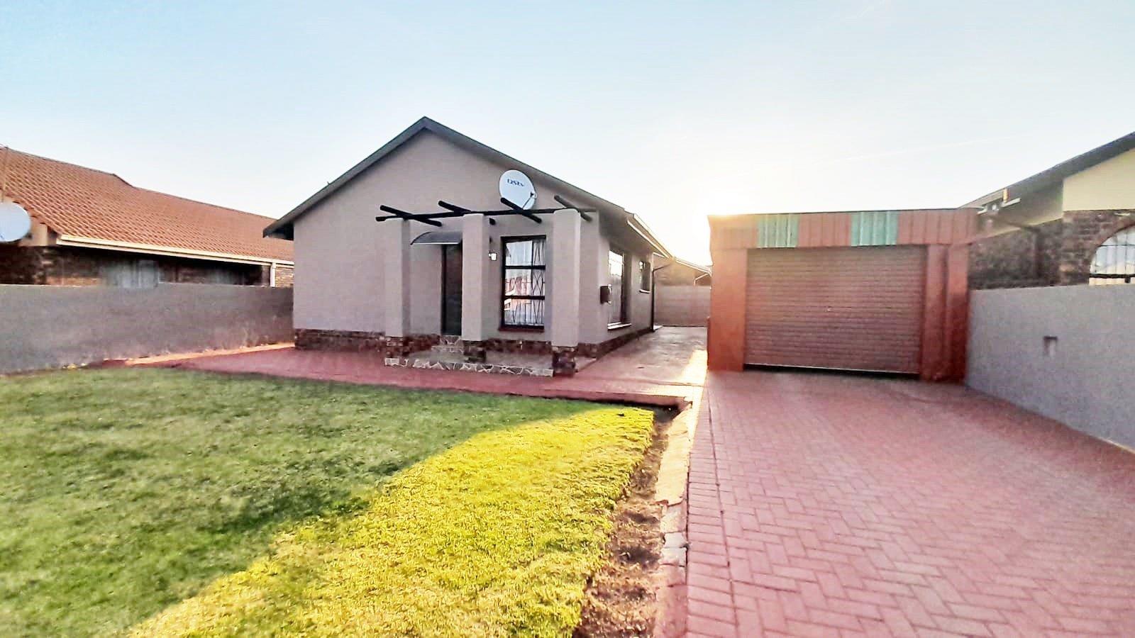 3-bedroom-house-for-sale-in-sebokeng-zone-10-p24-113062263