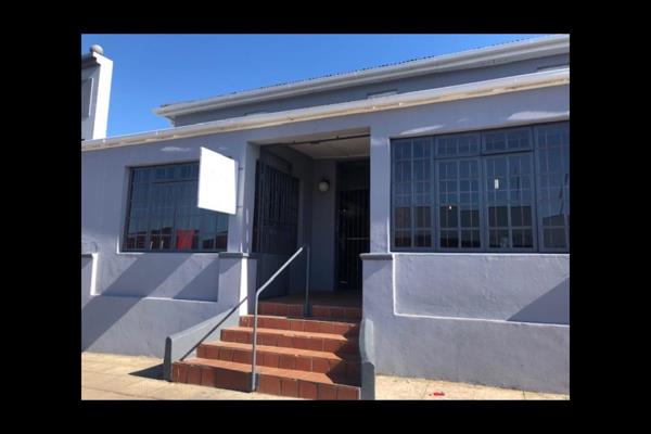 Excellent location in commercial center of town. Busy intersection opposite Spar. 130 ...