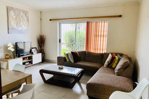 Apartment for sale in Algoa Park

Fully enclosed apartment for sale in Algoa Park, comprising of 2 bedrooms, main with en-suite, 1 ...