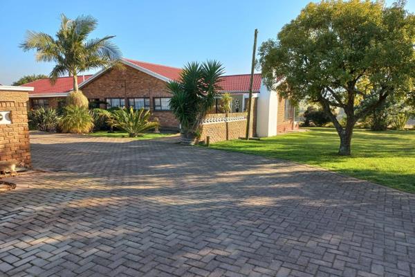 Ideally situated, just 10km outside of George, this property is perfect for the active family who enjoy the hustle and bustle of the ...