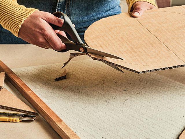 Cut cardboard easily 