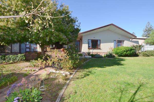 This property can be used for a family home or medical rooms as it is close to the ...