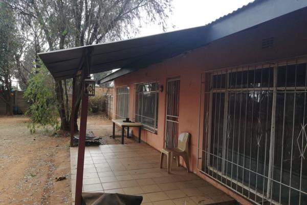 This property has a potential rental income of R14 000 per month.
The main house consists of a family room, three bedrooms and two ...