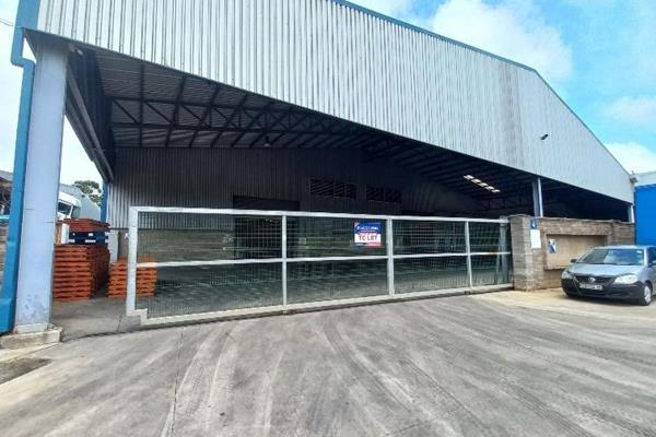 Impressive warehouse available to rent in Meisies Halt. Neat and ready for occupation. This property offers interlink access, partially ...