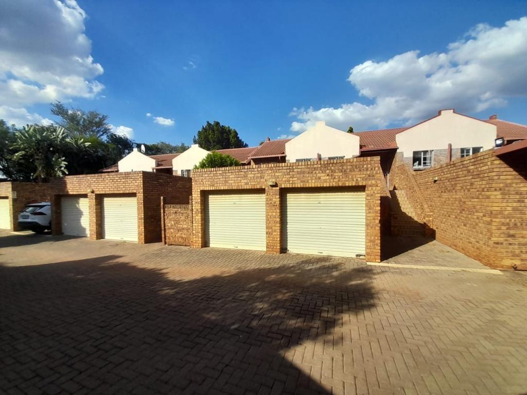 Faerie Glen Property Apartments / flats for sale in Faerie Glen