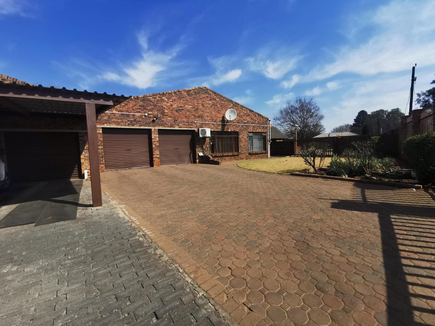 House for sale in Meyerton Central P24113088555