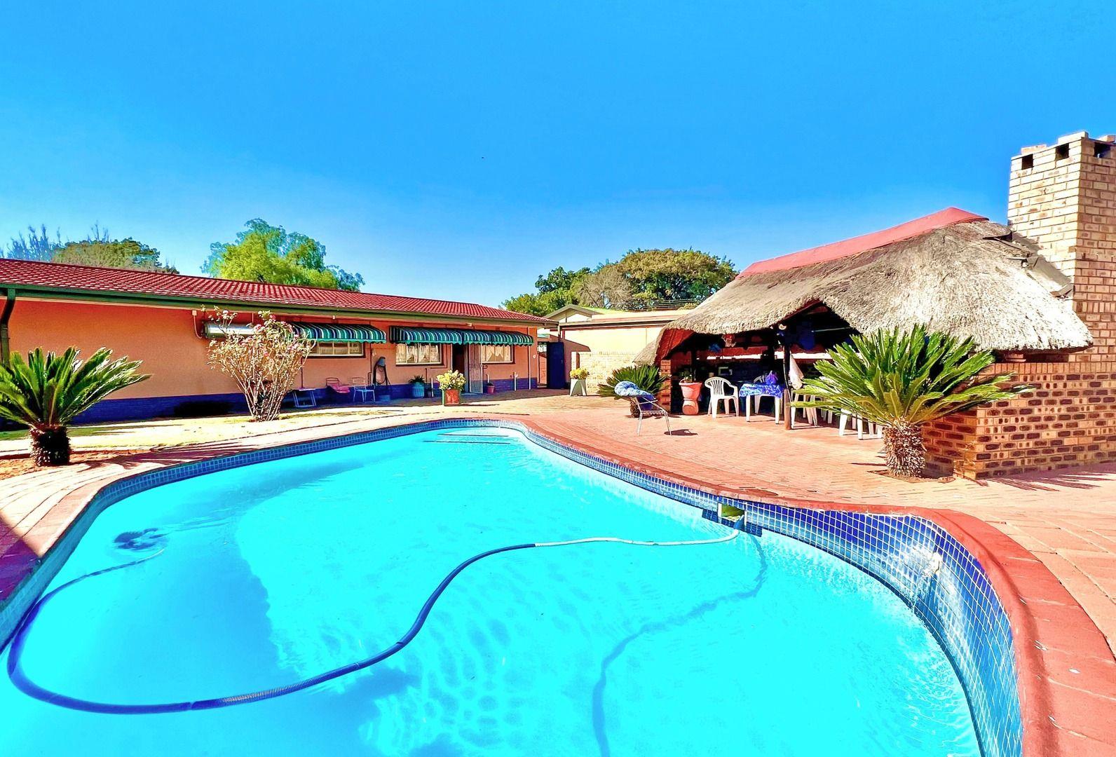 3 Bedroom House for sale in Stilfontein Ext 4 P24113090071