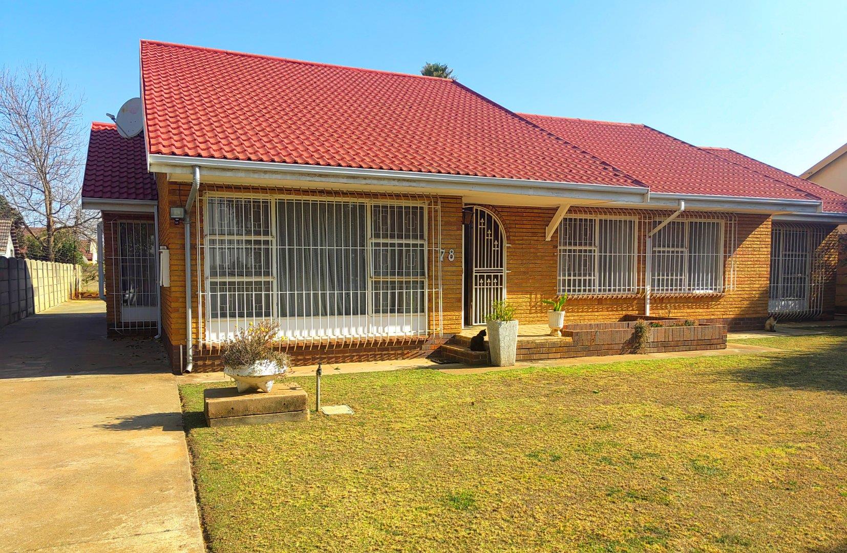 3 Bedroom House for sale in Strubenvale P24113249511