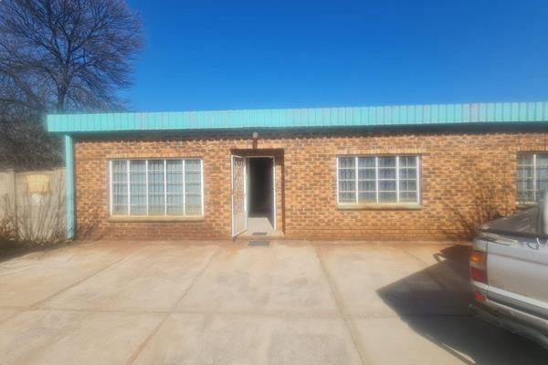 Industrial Property for SALE in Stilfontein! 
R2 200 000.00 
With Motor Trading and Scrap Yard Licence!

This property consists the ...