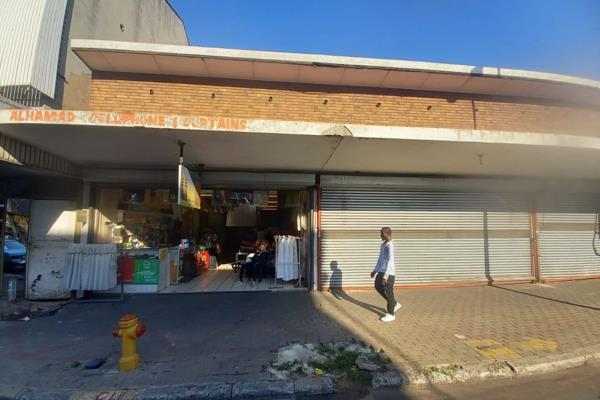 Commercial  property in Benoni  

Fully tenanted property with excellent returns. 

This well maintained  Commercial property has 3 ...