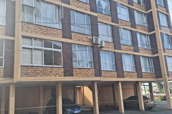 Very neat 1.5 bedroom top floor flat with lovely views of Moses Mabhida Stadium. Open plan Kitchen , dining and living area flows to ...