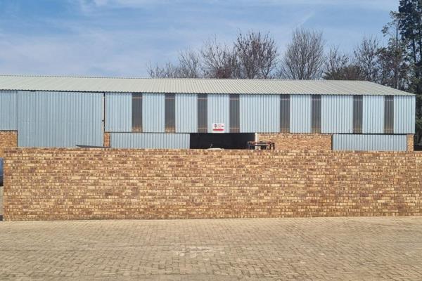 Perfect location for trucks and other light industrial businesses on a very busy main road.2 x office blocks:1 st block has 4 offices ...