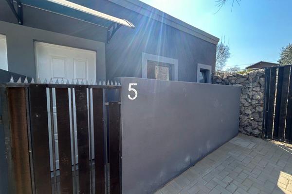 Bachelor Flat
Communal Swimming Pool
Braai Area
1 Carport
Modern Finishes
Gas Geyser
Gas Hobs
Solar Power ( except for appliances) ...