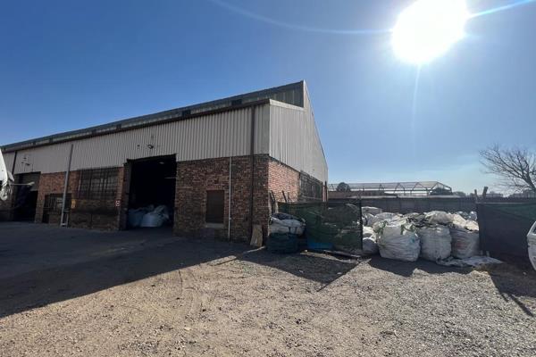 This pristine industrial unit measures approximately 350sqm with 400sqm yard space ...