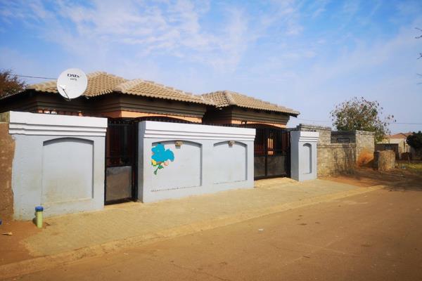 4 Bedrooms, main with en-suit, Lounge, Kitchen with units,  Bathroom, Garage with automated door