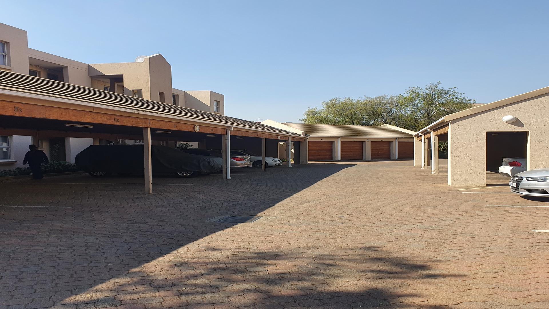 Northcliff, Randburg Property Apartments / flats to rent in