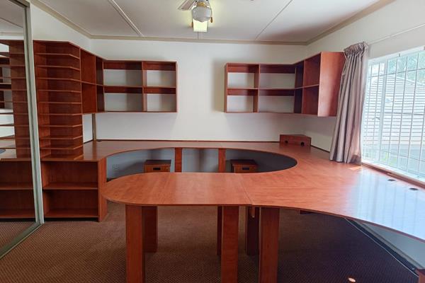 Offices!  Offices!  BRYANSTON  -124 sq meters  
 easy access to everything -  nature ...